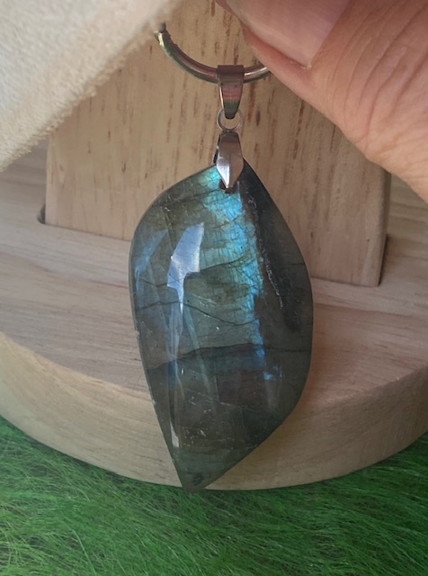 Labradorit Schlüsselanhänger Chakra Steine Kristalle für Leichtigkeit Lebensfreude loslassen Esoterik Spirit Shop Vökermarkt Kärnten