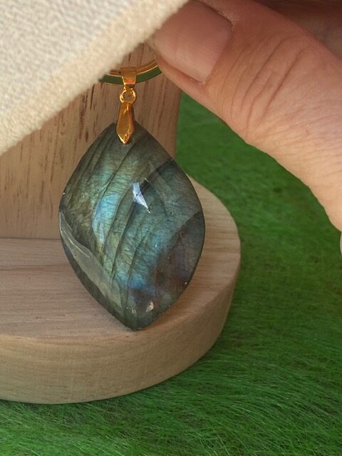 Labradorit Schlüsselanhänger Geschenke für Sternzeichen Krebs Chakra Steine Wellness Shop Kristalle kaufen Kärnten