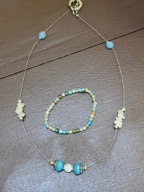 Schmuck Set Blauer Achat Chalzedon Bergkristall Kette und Armband mit kleinen facettierten Perlen Esoterik Chakra Schmuck Kärnten kaufen