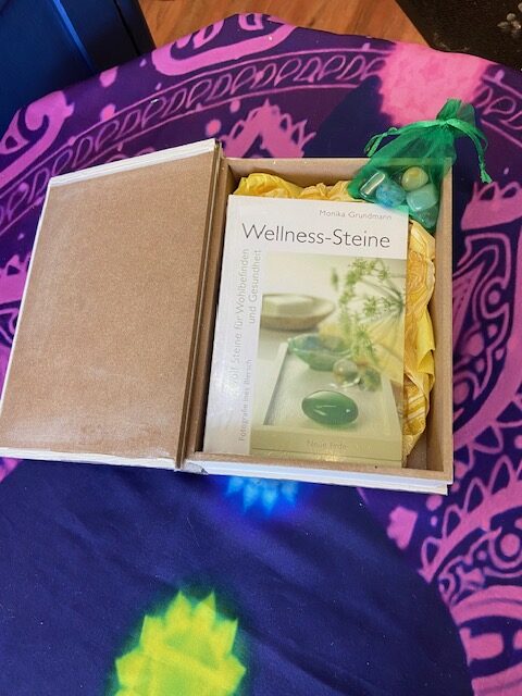 Magic of crystals Box 7 Chakra Trommelsteine Wellness Steine Buch Monika Grundmann Set Geschenke Esoterik Shop Kärnten