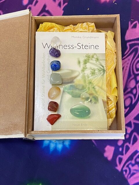 Magic of crystals Box Schatulle mit 7 Chakra Trommelsteine Buch Wellness Steine Set Esoterik Rituale Shop Kärnten kaufen
